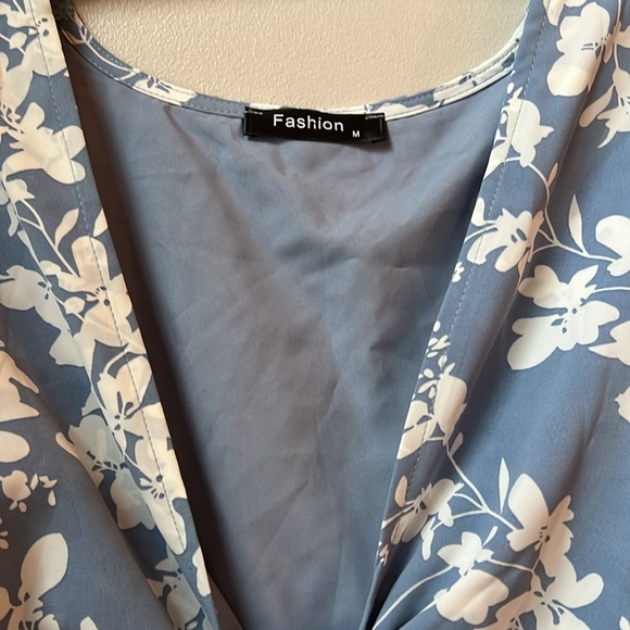 Blue & White floral Short Romper - Picture 4 of 7